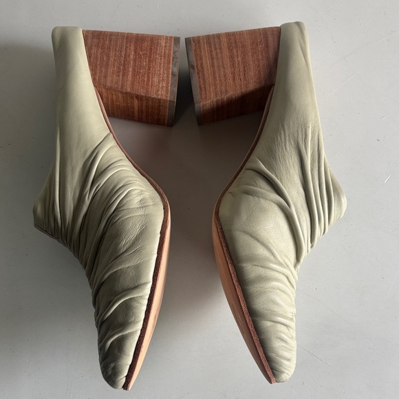 Chic Cream Leather ruched Mules with wooden block heel - Picture 3 of 6